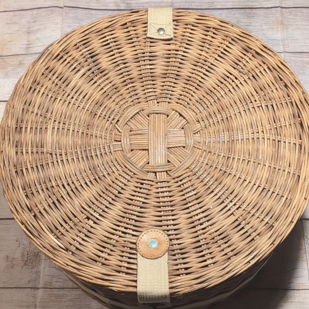 Vintage Round Woven Wicker Basket  Attached Lid Turn Key Closure